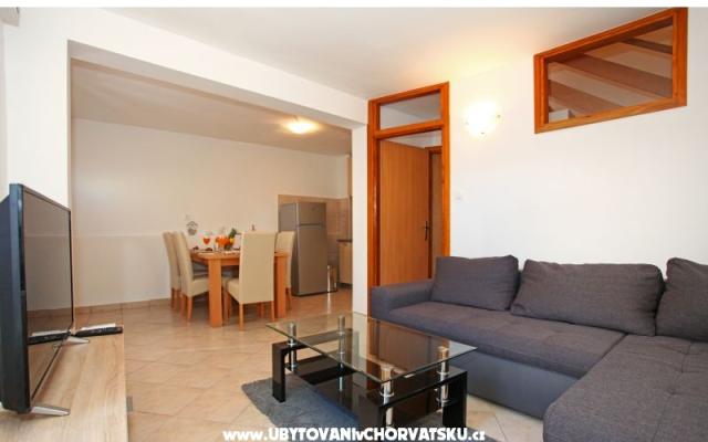 Hiša Batarello - apartmaji otok Hvar Hrvaška