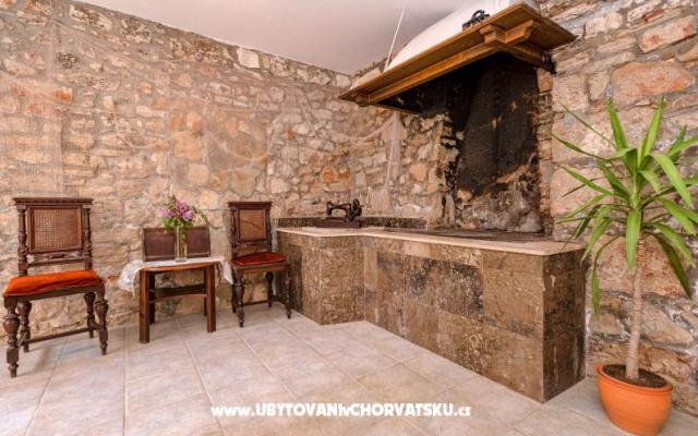 Mediteran - apartmaji otok Hvar Hrvaška