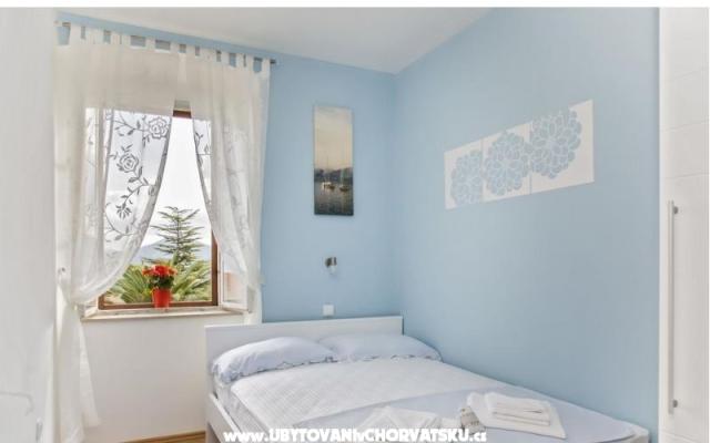 Hiša Gardenia - apartmaji Drače &amp; Trstenik Hrvaška