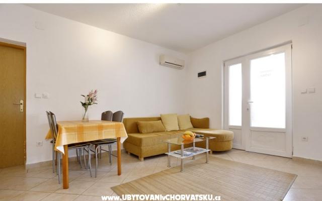 Apartmaji Leona - apartmaji Karlobag Hrvaška