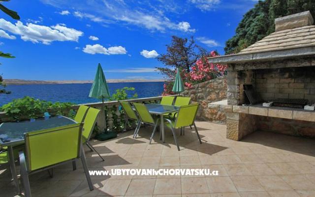 Apartma Carlo - apartmaji Karlobag Hrvaška