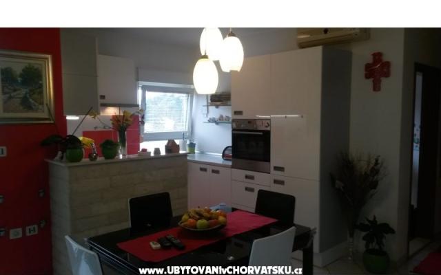 Apartma  D$M - apartmaji Kaštela Hrvaška