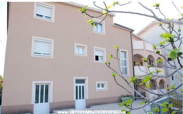 Apartmaji Brnas - apartmaji Kaštela Hrvaška