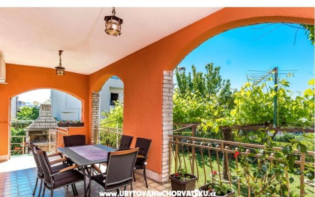 Apartma  Yean - apartmaji Kaštela Hrvaška