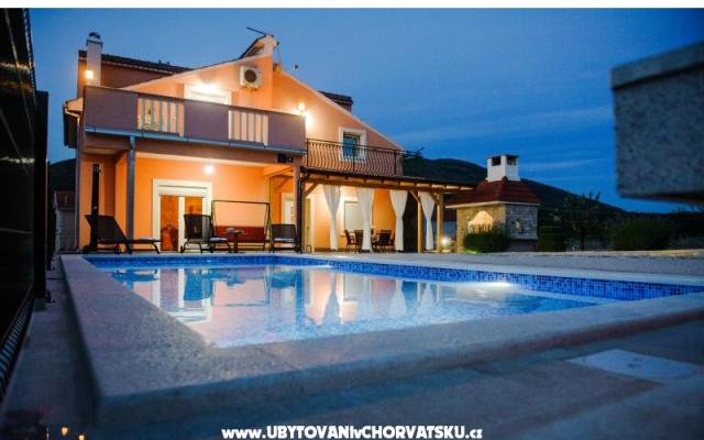 Holiday Home Anica - apartmaji Knin Hrvaška