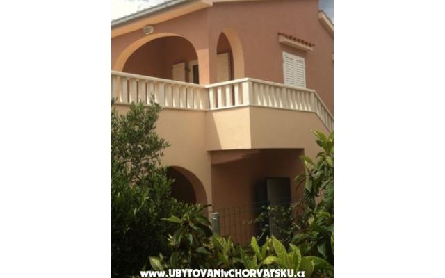 Apartma Cristian Sevid - apartmaji Marina - Trogir Hrvaška