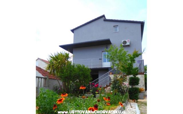 Apartma Elvis - apartmaji Marina - Trogir Hrvaška