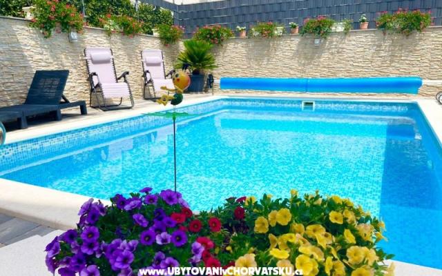 Villa Isabella - apartmaji Marina - Trogir Hrvaška