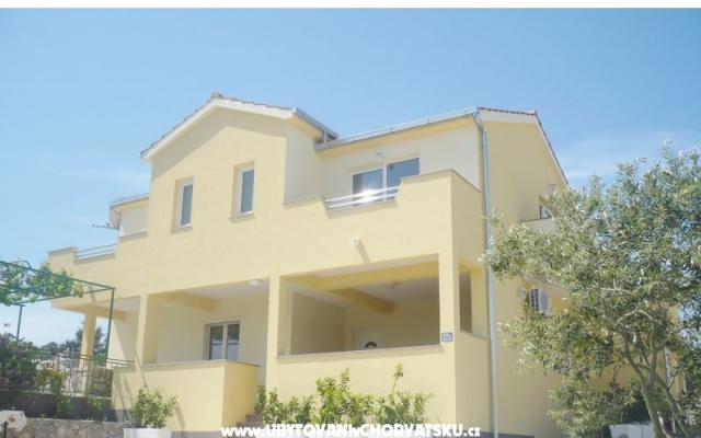 Apartmaji Ivana - apartmaji Marina - Trogir Hrvaška