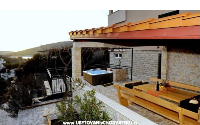 Počitniški dom - Mirna vala - apartmaji Marina - Trogir Hrvaška