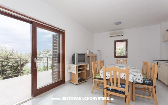 Počitniški dom Taraš - apartmaji Marina - Trogir Hrvaška