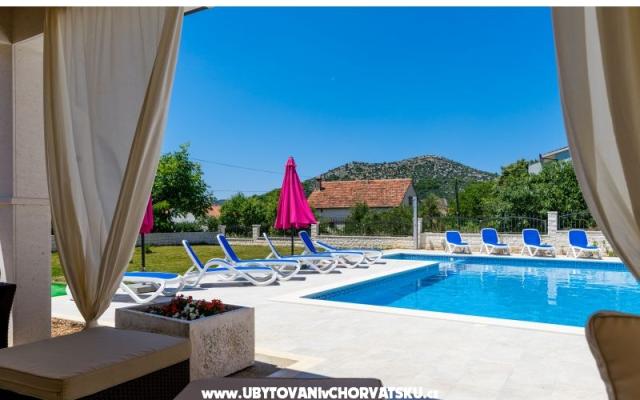 MiL Mare Holiday Apartma - apartmaji Marina - Trogir Hrvaška