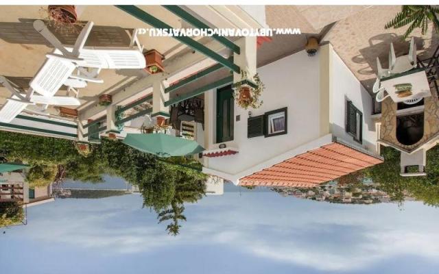 Studio i Počitniški dom Maestral - apartmaji Marina - Trogir Hrvaška