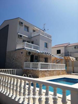 Počitniški dom Postonjski - apartmaji Maslenica Hrvaška