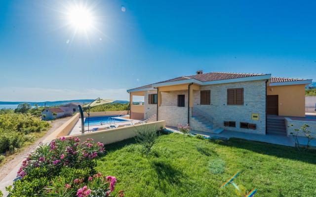 Vila Velebit - apartmaji Maslenica Hrvaška
