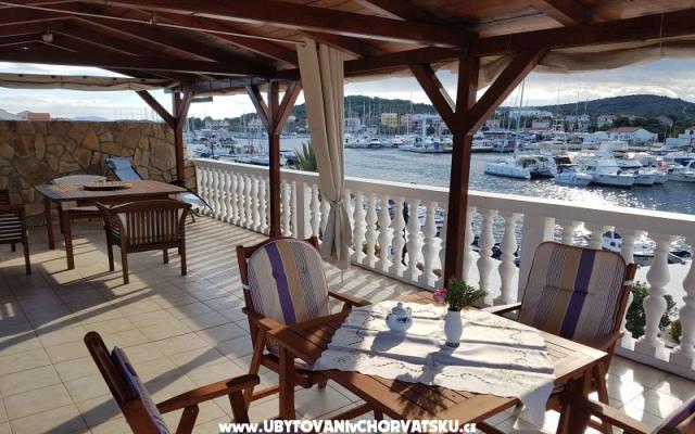 Apartmaji Irena - apartmaji otok Murter Hrvaška