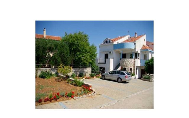 Apartmaji Feel like home - apartmaji otok Murter Hrvaška