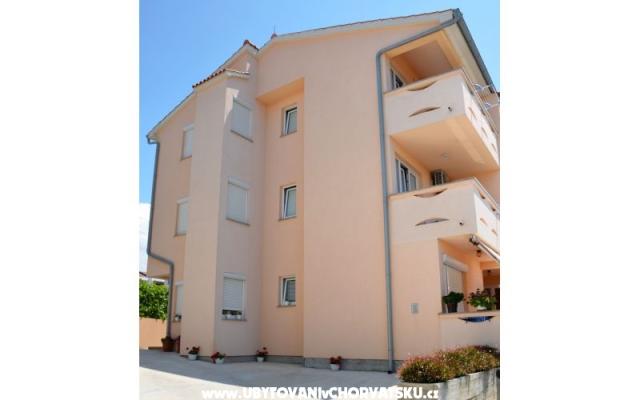 Hiša Pende - apartmaji Novalja - Pag Hrvaška