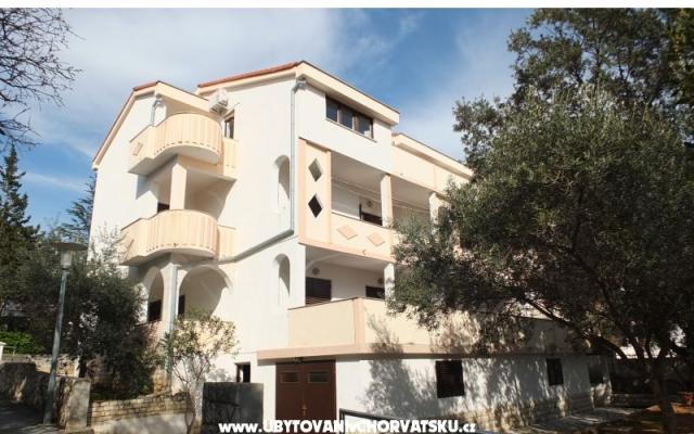 Družinska hiša - apartmaji Novalja - Pag Hrvaška