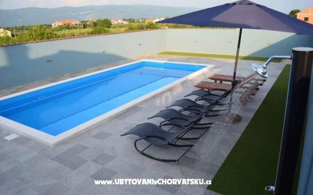 Holiday Hiša Meri - apartmaji Novigrad Hrvaška