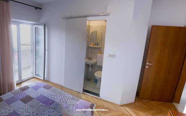 Apartma Bernard - apartmaji Omiš Hrvaška