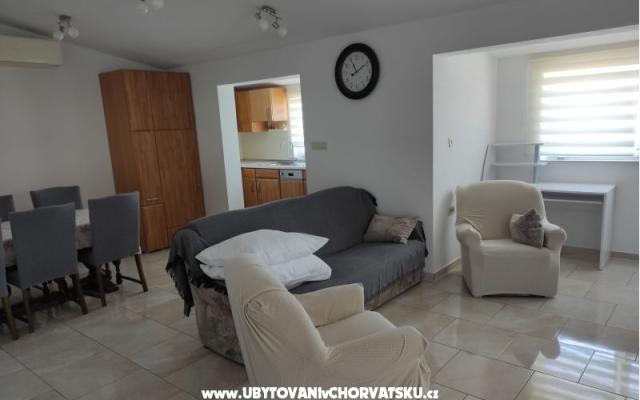 Apartma Perić - apartmaji Omiš Hrvaška