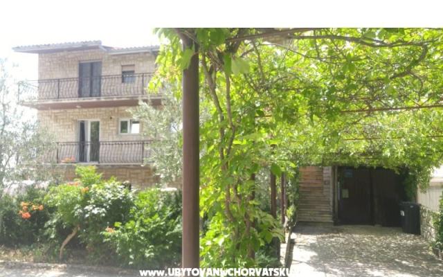 Apartmaji BRANKA - apartmaji Omiš Hrvaška