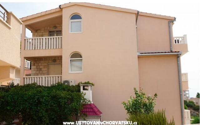 Apartmaji GOGI - apartmaji Omiš Hrvaška