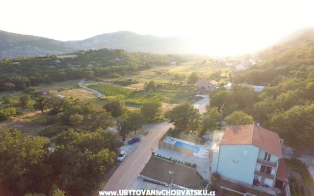 Apartmaji Bašić - apartmaji Omiš Hrvaška