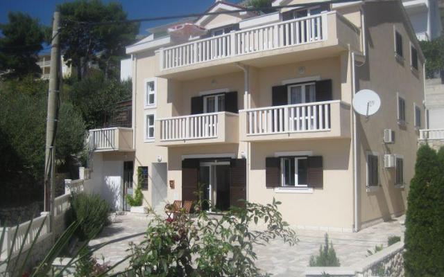 Apartmaji Villa Roza - apartmaji Omiš Hrvaška