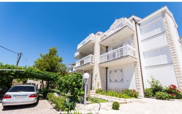Apartmaji Helvetia - apartmaji Omiš Hrvaška