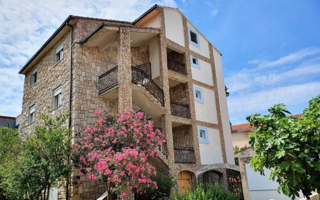 Villa Iko - apartmaji Omiš Hrvaška