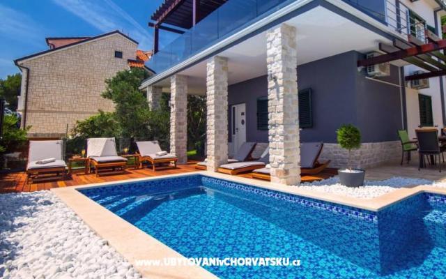 Villa Jasmina - apartmaji Omiš Hrvaška