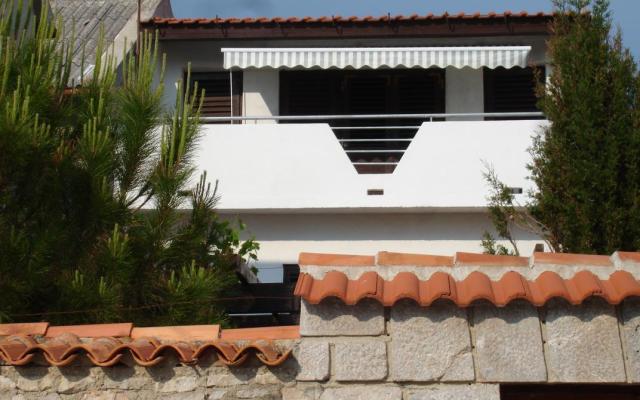 Renovated old house near sea in Pag - apartmaji otok Pag Hrvaška