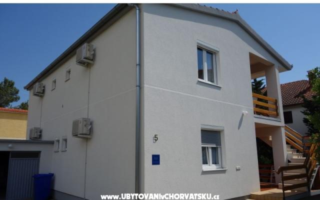 Apartma Zaterini - apartmaji Starigrad Paklenica Hrvaška