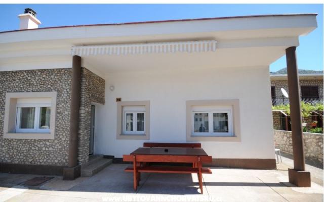 Pansion Ivan - apartmaji Starigrad Paklenica Hrvaška