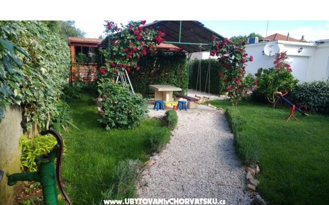 Apartmaji Pipi - apartmaji Pakoštane Hrvaška