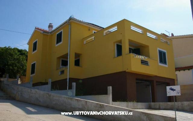 Villa Evelin - apartmaji Pakoštane Hrvaška