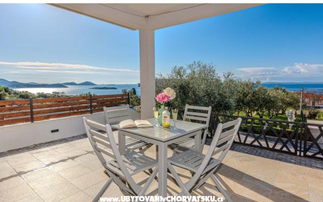 Holiday Home Lucy - apartmaji Pakoštane Hrvaška
