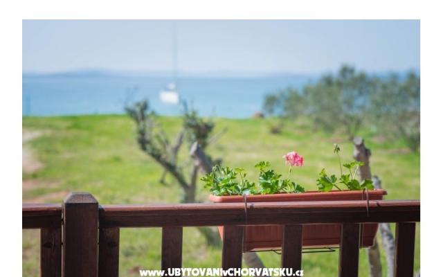 Mobile beach house Lovre Blaž - apartmaji Pakoštane Hrvaška