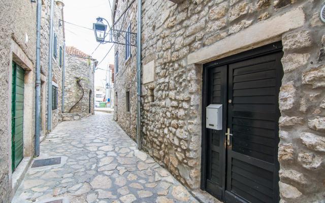 Old Town Hiša - apartmaji Pakoštane Hrvaška