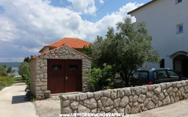 Apartmaji Maestral - apartmaji otok Pašman Hrvaška