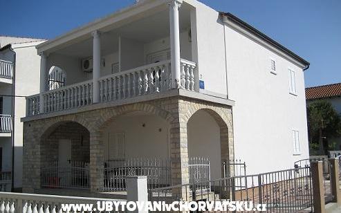 Apartmaji Pave - apartmaji Pirovac Hrvaška