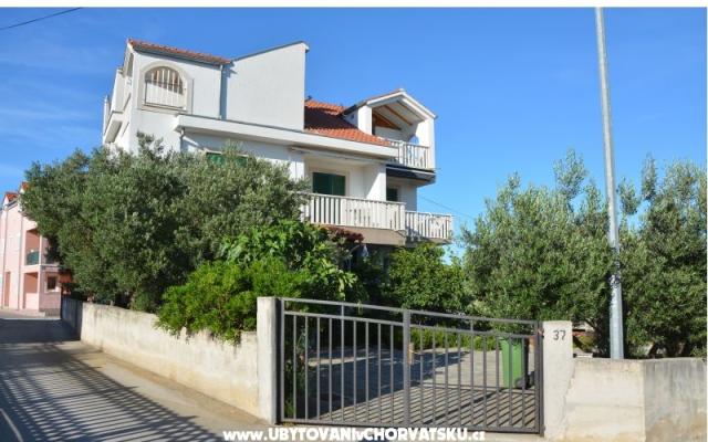 Apartmaji Biserka - apartmaji Pirovac Hrvaška