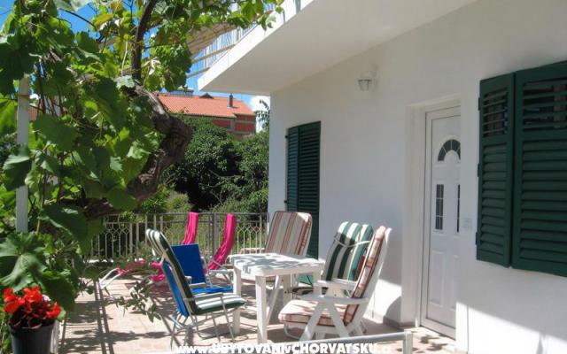 Apartmaji Zora - apartmaji Pirovac Hrvaška
