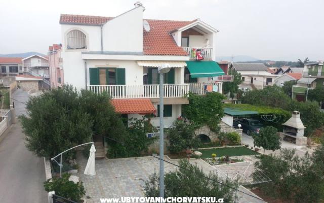App. Biserka Lolić - apartmaji Pirovac Hrvaška