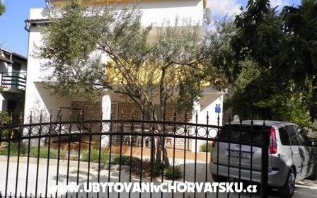 Vila Par - apartmaji Pirovac Hrvaška