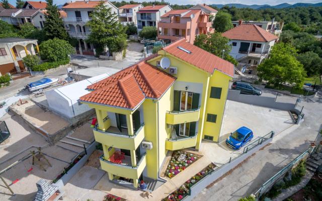 Villa Atlantida apartments - apartmaji Pirovac Hrvaška