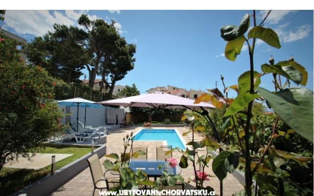 Wide Apartma with Pool  - apartmaji Podstrana Hrvaška