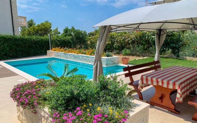 Apartmaji Lemon Garden z bazenom - apartmaji Podstrana Hrvaška